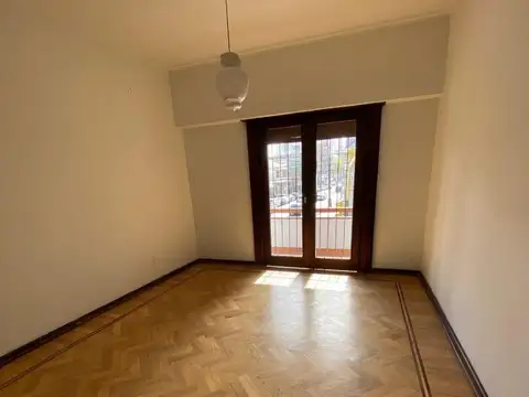 Casa en Alquiler con 2 cocheras