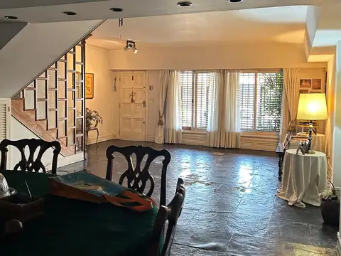 Casa en Venta con 3 cocheras