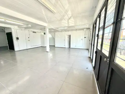 Local en Alquiler de 270m2 con Depósito y Oficinas sobre Avenida en Quilmes Oeste