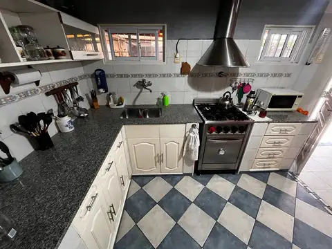 Casa 6 ambientes con 1 baño