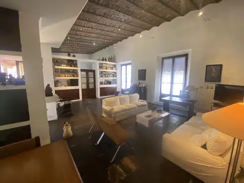 Casa 6 ambientes con 4 baños