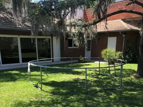 Casa 6 ambientes con 4 baños