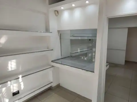 Local en Alquiler en Monte Castro, $ 750.000