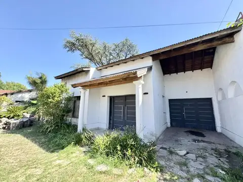 Casa en planta baja a reciclar sobre 2 lotes
