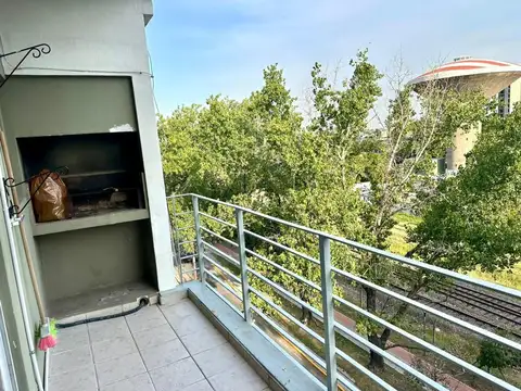 Venta moderno 2 ambientes con balcón y parrilla