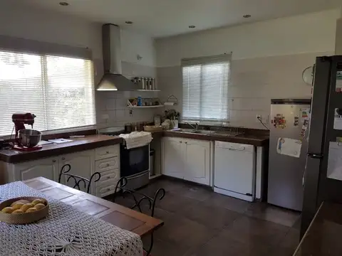 Casa 5 ambientes con 3 baños