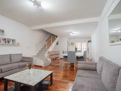 Depto Tipo Casa en Venta con 3 cocheras