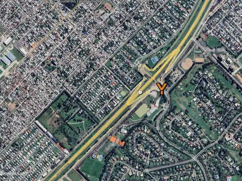 Casa venta - 4 dormitorios 4 baños - 600mts2 totales - Abril Club De Campo
