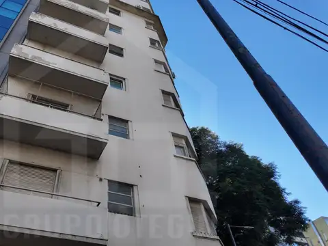 Oficina al Frente con Balcón – 3 Ambientes – Súper Luminosa – Ubicación Premium en Belgrano – EN VENTA
