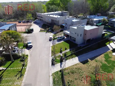 Casa en Venta en Plottier, USD 420.000