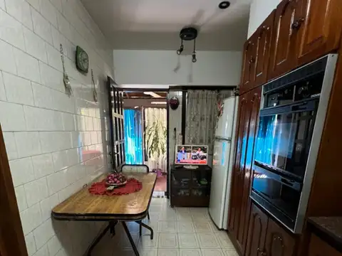 *CHALET DE 4 Y 1/2 AMB. *S/LOTE DE 9 X 25 *FONDO LIBRE C/GALPON Y GARAGE P/ 2 AUTOS