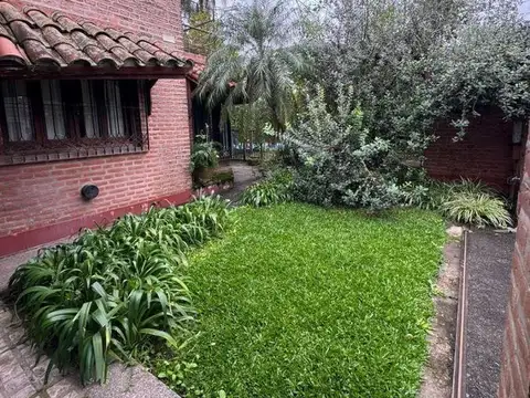 Casa 5 ambientes con 4 baños