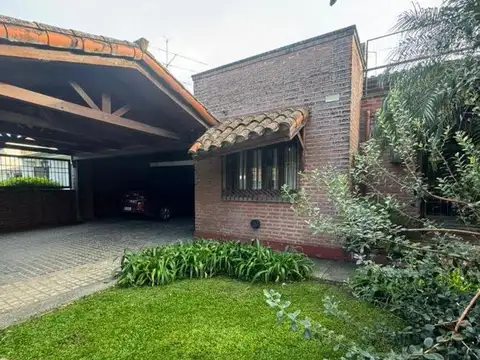 CRISOSTOMO ALVAREZ 4400. Entre Manuel lopez pondal y A farias