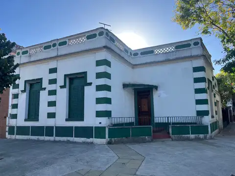 CASA EN ESQUINA SOBRE LOTE PROPIO