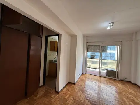 En Venta Departamento de 1 Ambiente al frente con Balcon Recoleta