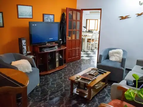 Casa en Venta con 3 cocheras
