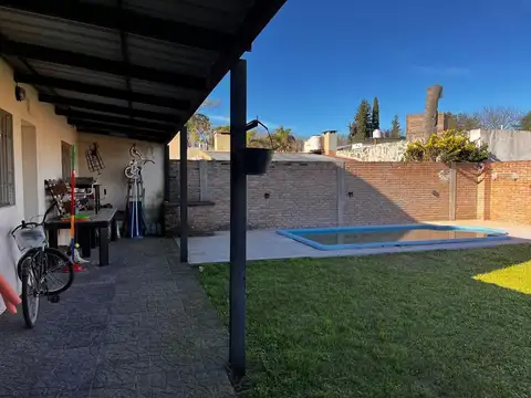 Casa en Venta con 3 cocheras