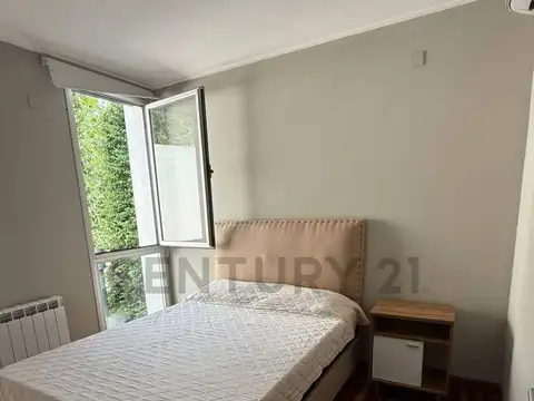 Casa en Alquiler con 1 cochera