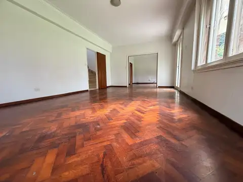 Casa en Alquiler con 4 cocheras
