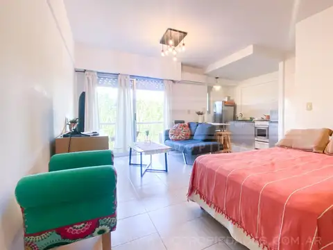 Av Peron al 300, entre Alvear y Junin