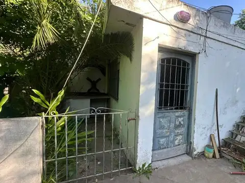 CASA EN VENTA GONNET 2 DORMITORIOS PATIO RECICLAR