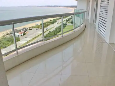 Departamento 4 ambientes con 3 baños