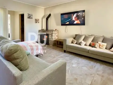 Casa 5 ambientes con 2 baños