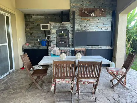 Casa en Alquiler Temporal con 1 cochera