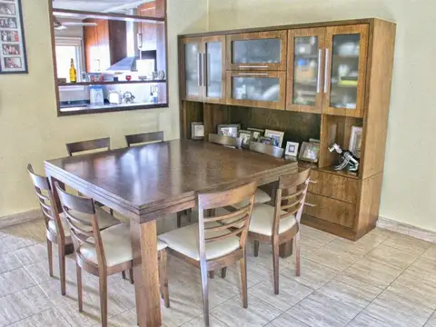 Casa 4 ambientes con 2 baños