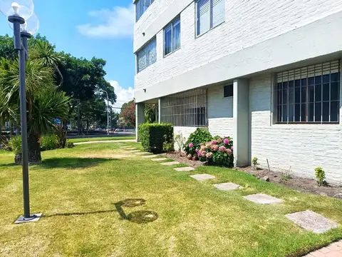 Alquiler apto 1 dormitorio c/cochera en Malvín