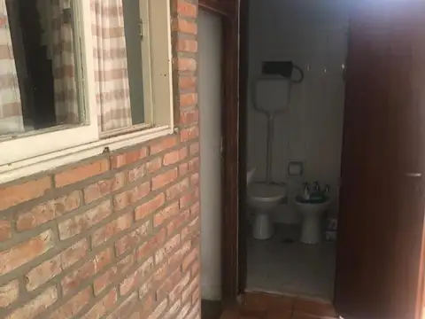 Casa c/3 habitaciones, 2 en quincho, terraza,  patio,baños