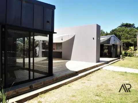 Casa en venta de 2 dormitorios c/ cochera en La Pedrera