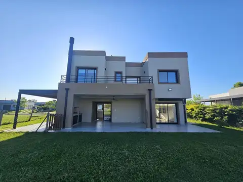 Casa en Alquiler de 4 dormitorios