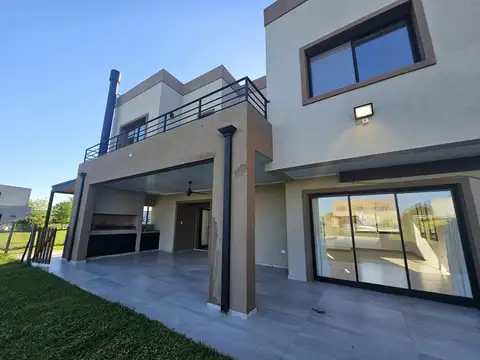 Casa en Alquiler en Haras Santa Maria, USD 1.700