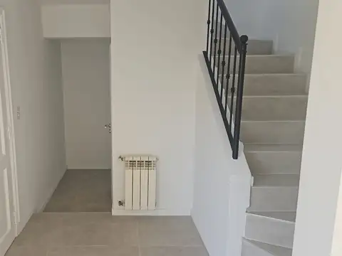 Alquiler Anual - Espectacular Casa en 2 Plantas 230 m Cub Reciclada a Nuevo Como a Estrenar -