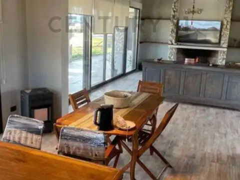 Casa 3 ambientes con 2 baños