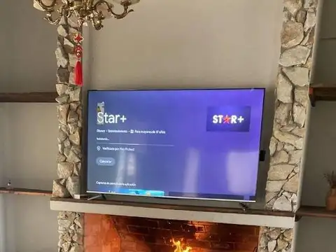 Casa en Alquiler con 3 cocheras