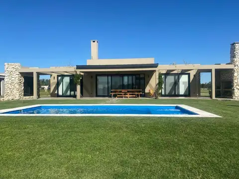 Casa en alquiler Anual. Estancia Villa Maria