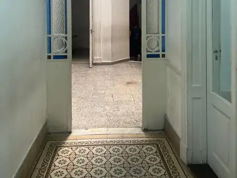 Casa 15 ambientes con 6 baños