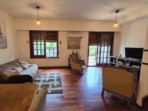 VILLA DEVOTO-Casa a Refaccionar TRÍPLEX CON JARDÍN, TERRAZA Y 3 COCHERAS