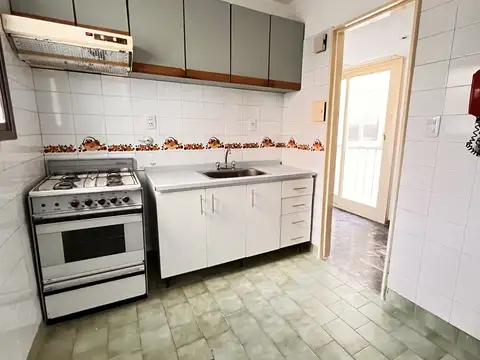 Departamento Tres ambientes, 55 m2. Dos Dormitorios con placards, Cocina cuadrada  y lavadero separado. SIN EXPENSAS