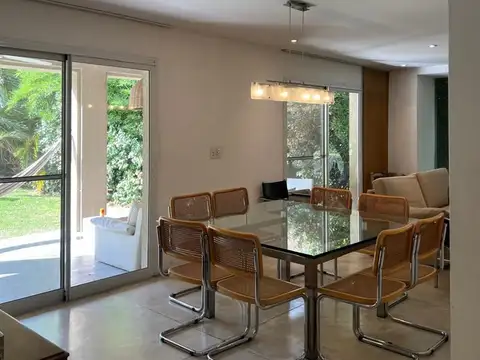 Casa en Venta con 4 cocheras