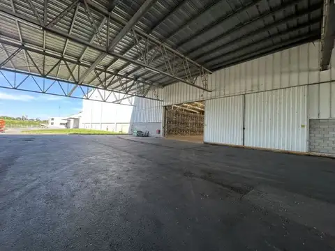 Galpon en Alquiler 140  mts Frente