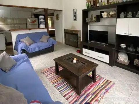 Casa 4 ambientes con 1 baño