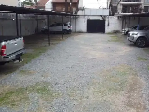 Venta terreno estacionamiento acepta Permuta. Monte grande