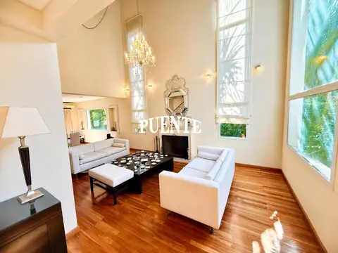 Casa en Alquiler con 1 cochera