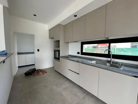 Casa en Venta en Pilar Del Este - Santa Sofia, USD 175.000