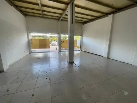 ALQUILA LOCAL CANDELAS PLAZA CHACRAS DE CORIA MZA