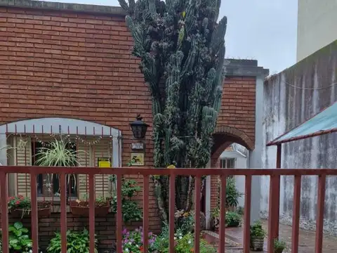Casa en Venta con 3 cocheras