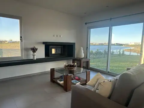 Casa en Venta con 4 cocheras